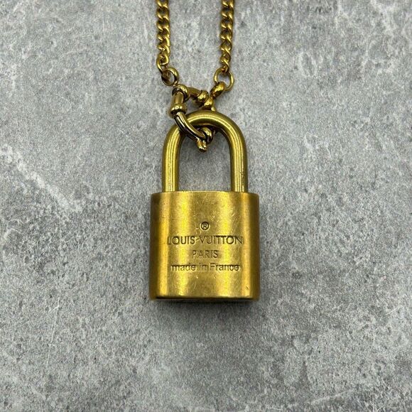 Authentic Louis Vuitton Gold Tone Single Chain Padlock & Key Charm Necklace 326 - Picture 6 of 14
